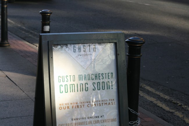 Gusto Sign